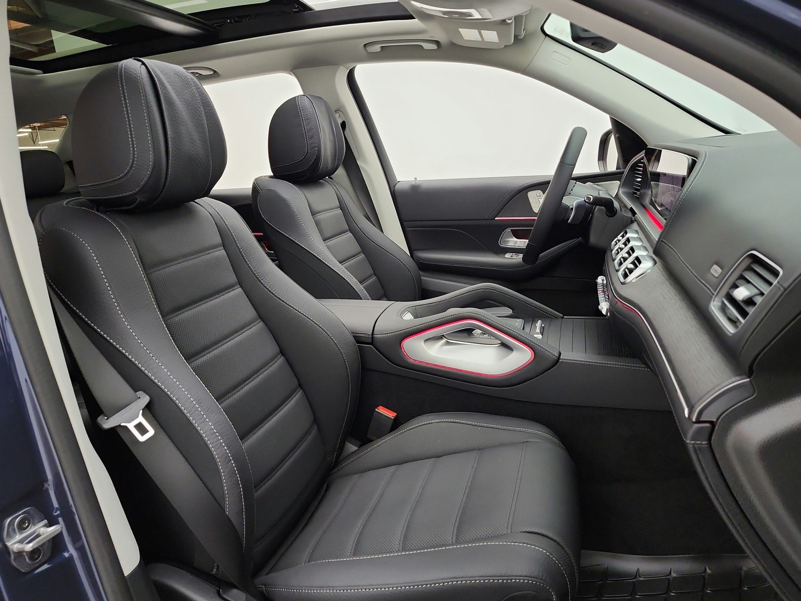 New 2026 Twilight Blue Metallic Mercedes-Benz GLE 450 4MATIC® SUV image 15