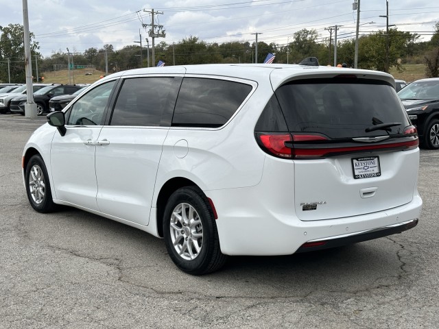 2024 Chrysler Pacifica Touring L 5