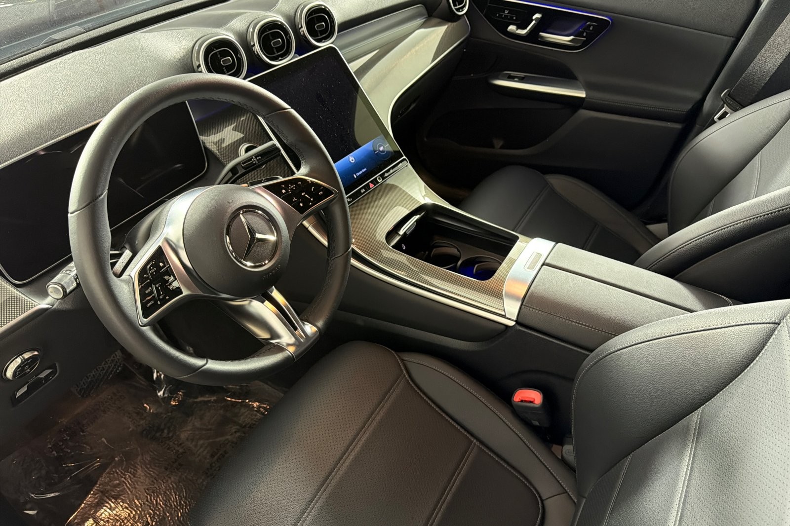 Used 2025 Black Mercedes-Benz GLC 300 SUV image 9