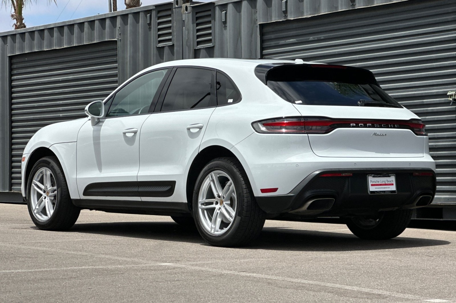 View vehicle photo 3