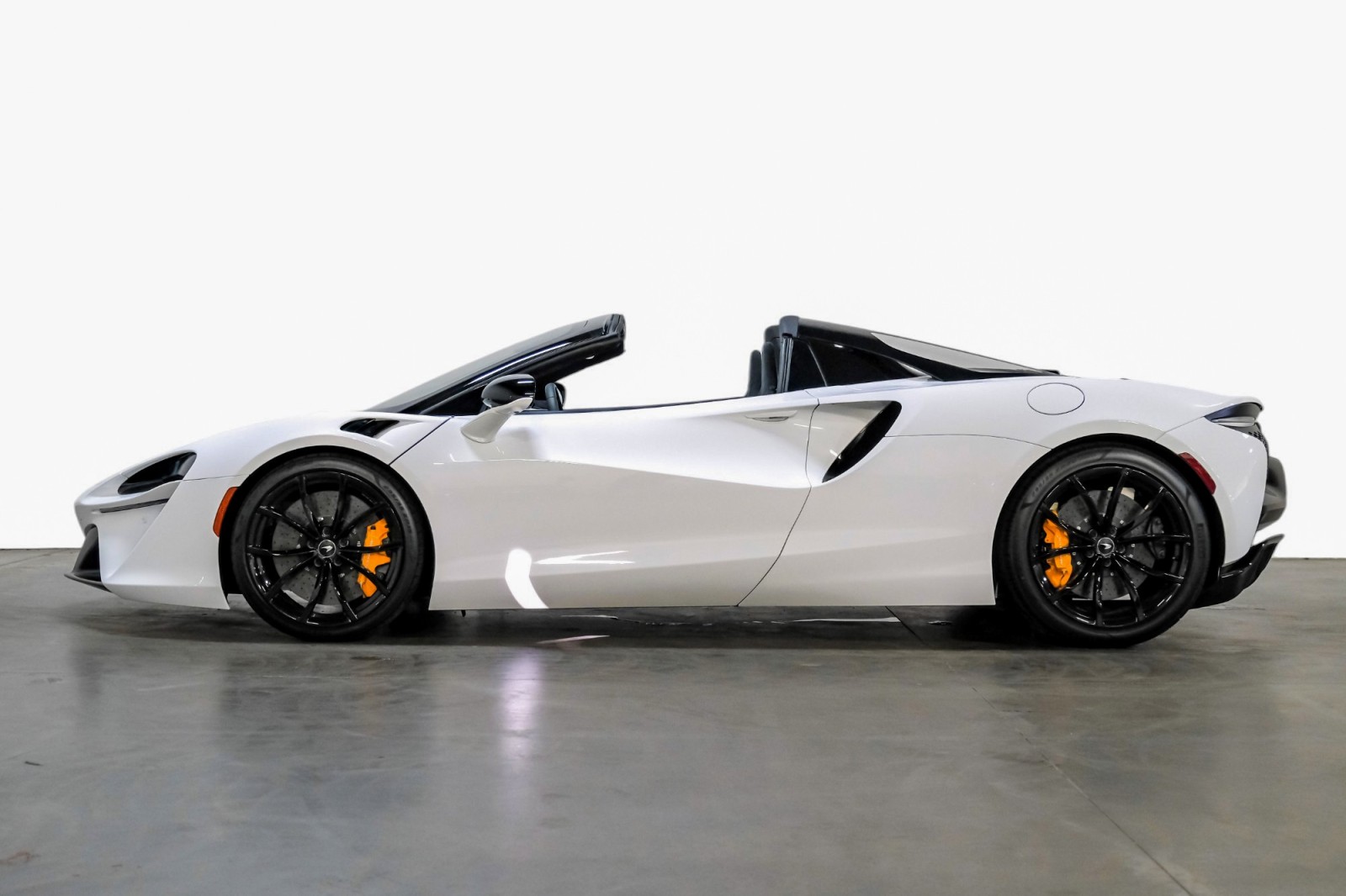 2025 McLaren Artura Spider 14