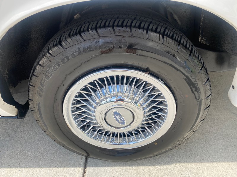 1995 Ford Crown Victoria LOW MILES 43,331 in , 