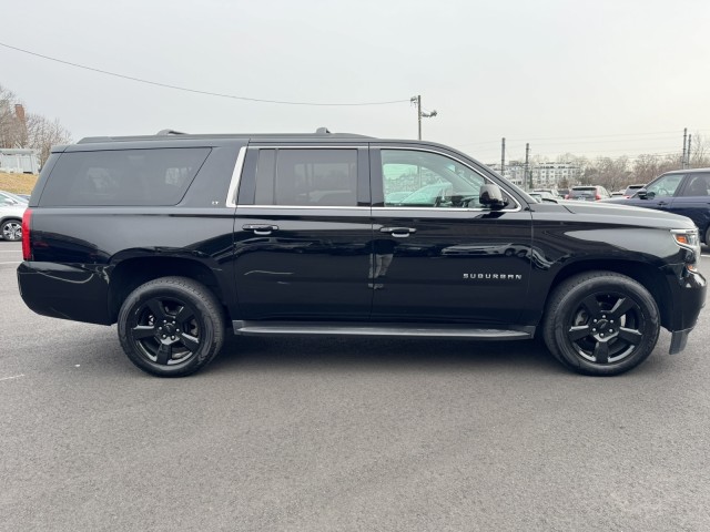 2017 Chevrolet Suburban LT Midnight with Center Bench 6