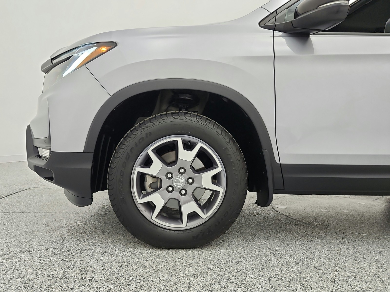 Used 2022 Lunar Silver Metallic Honda TrailSport AWD image 31
