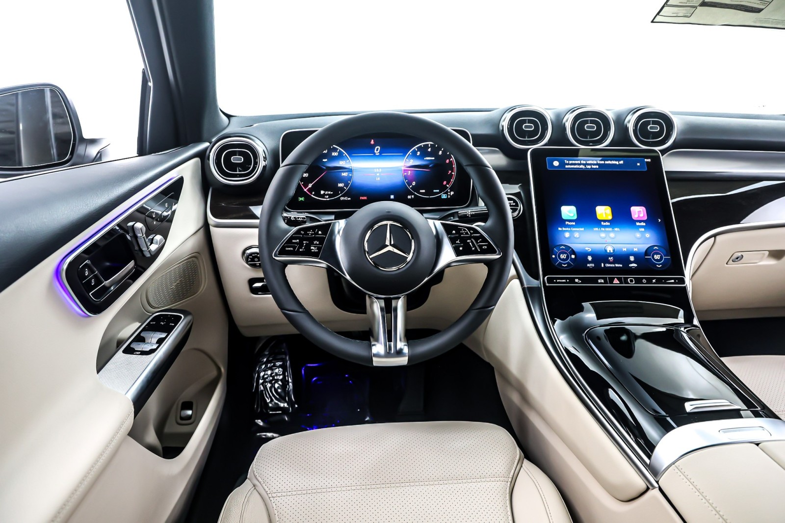 New 2026 Polar White Mercedes-Benz GLC 300 image 4