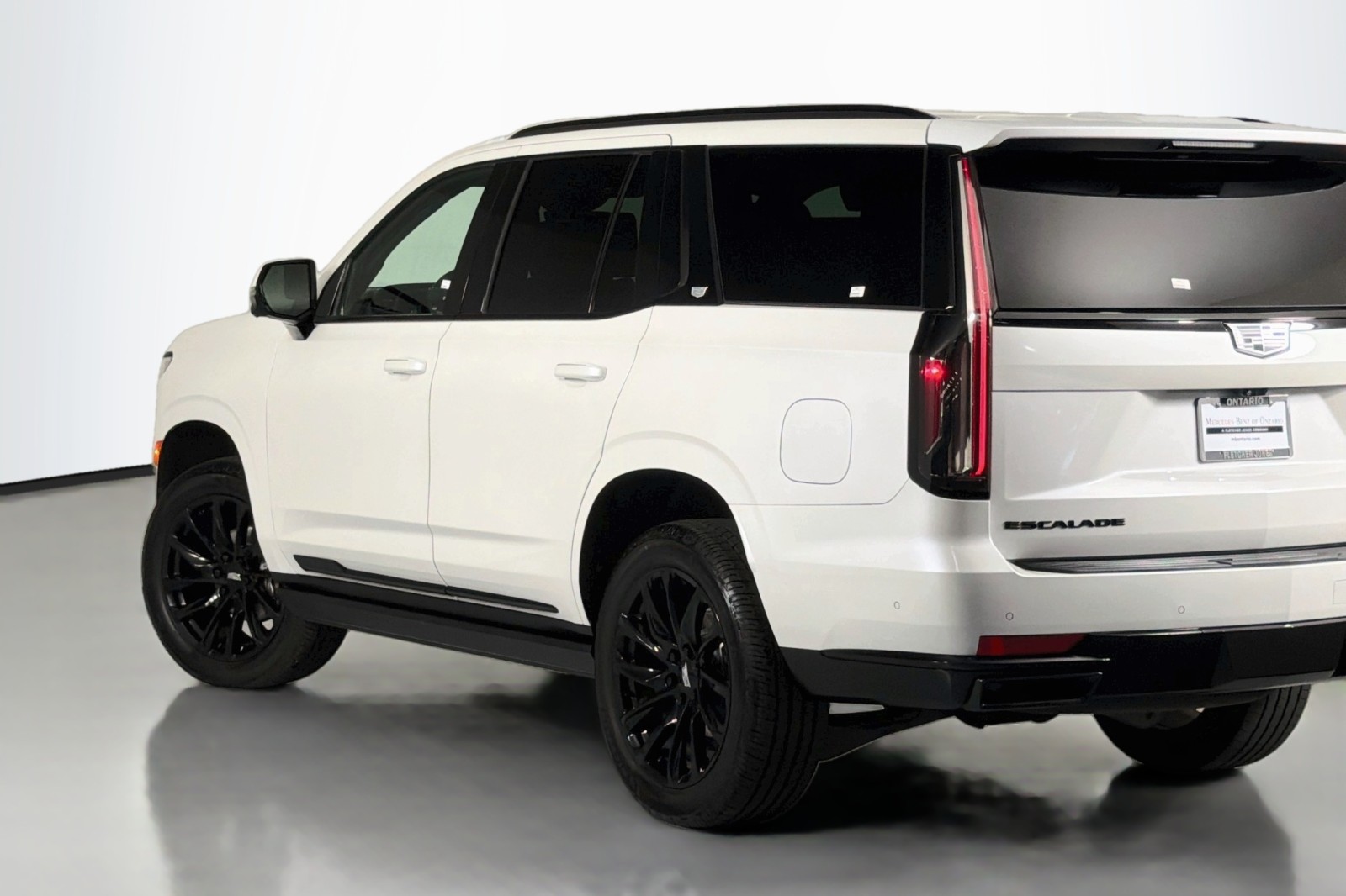 Used 2023 Crystal White Tricoat Cadillac 4WD Sport Platinum image 15