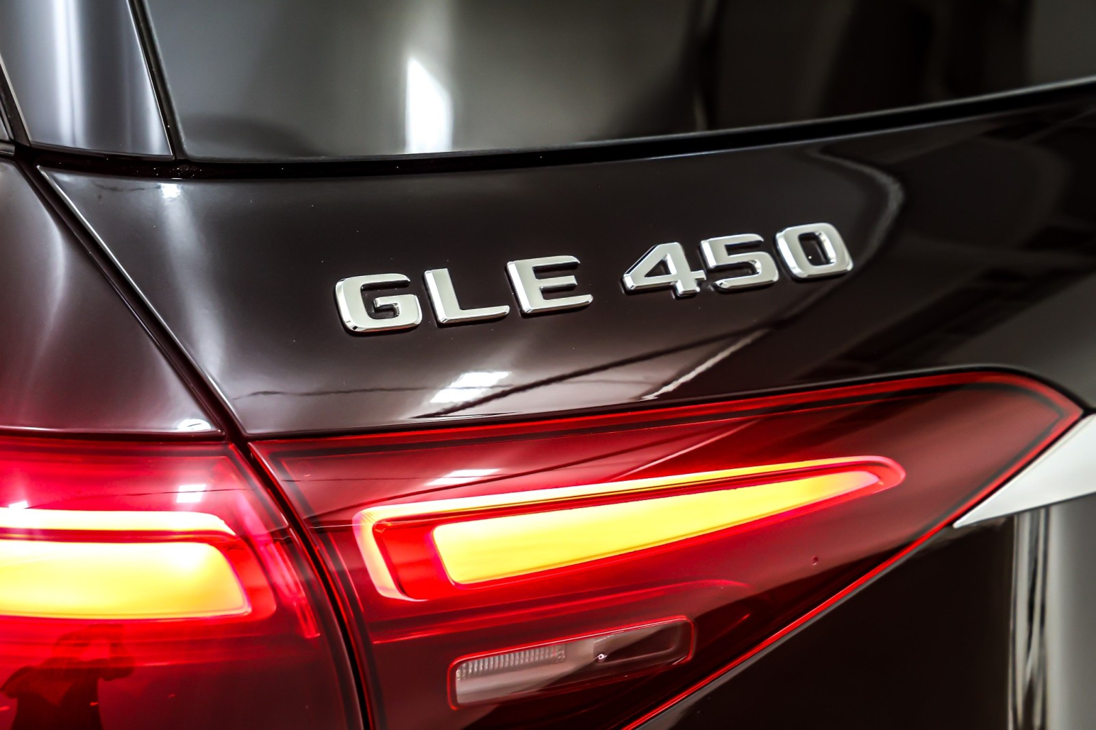 Certified Used 2024 Obsidian Black Metallic Mercedes-Benz GLE 450 4MATIC® SUV image 11