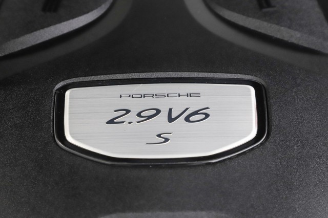 2020 Porsche Cayenne S 37