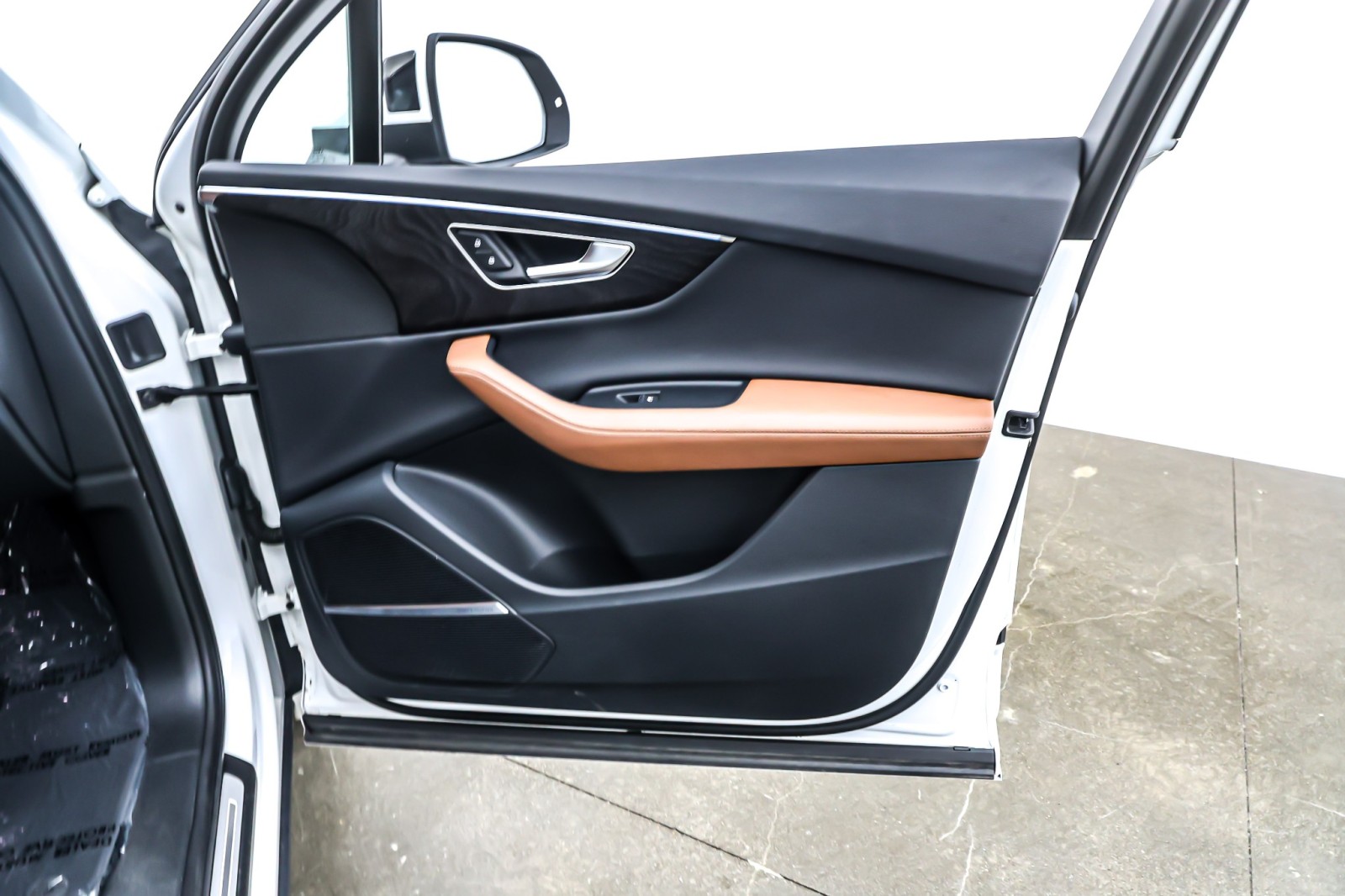 Used 2024 Carrara White Audi Premium Plus 55 TFSI quattro image 25