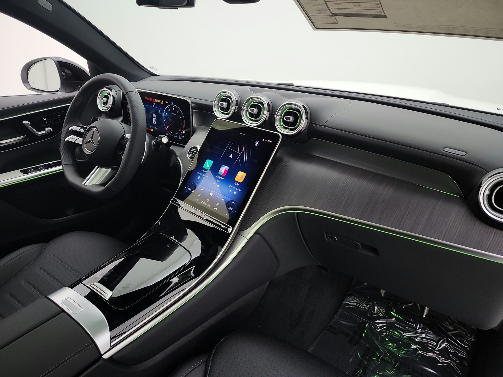 New 2026 Polar White Mercedes-Benz GLC 300 image 14