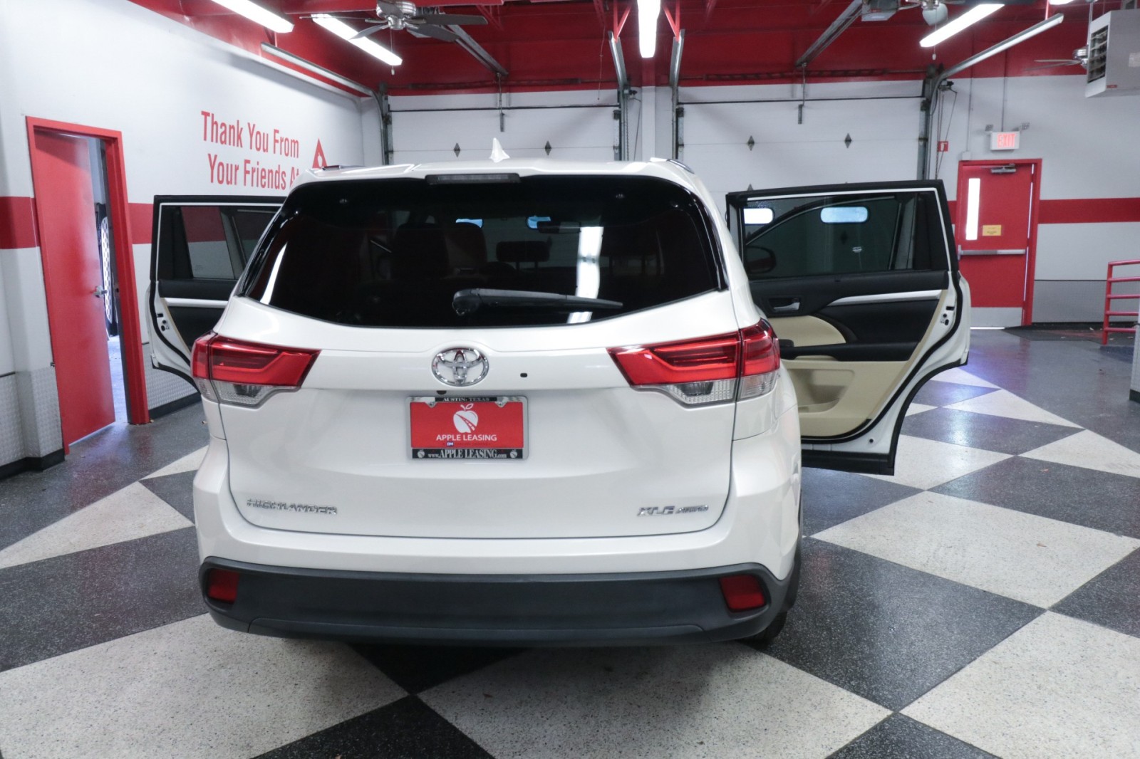 Used Car 2019 Toyota Highlander  Xle For Sale Under $30,000 In Austin, Texas