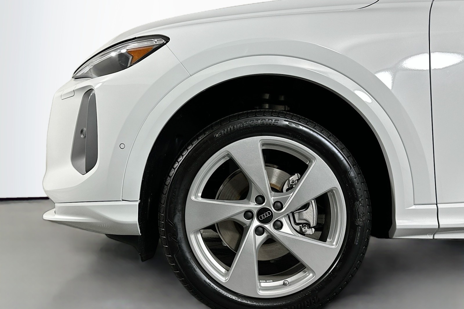 New 2025 Glacier White Metallic Audi Premium Plus image 11