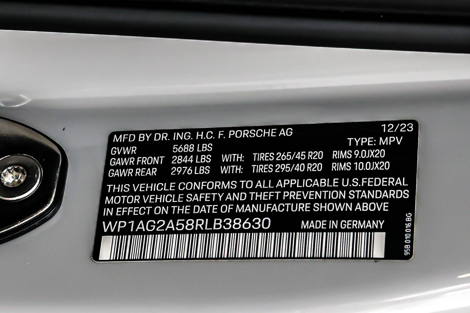 Used 2024 Chalk Porsche S AWD image 25