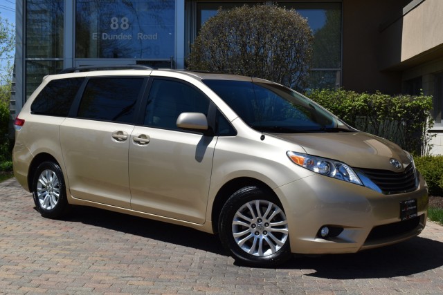 2011 Toyota Sienna One Owner Leather 8 Passenger Moonroof Rear View Camera 3