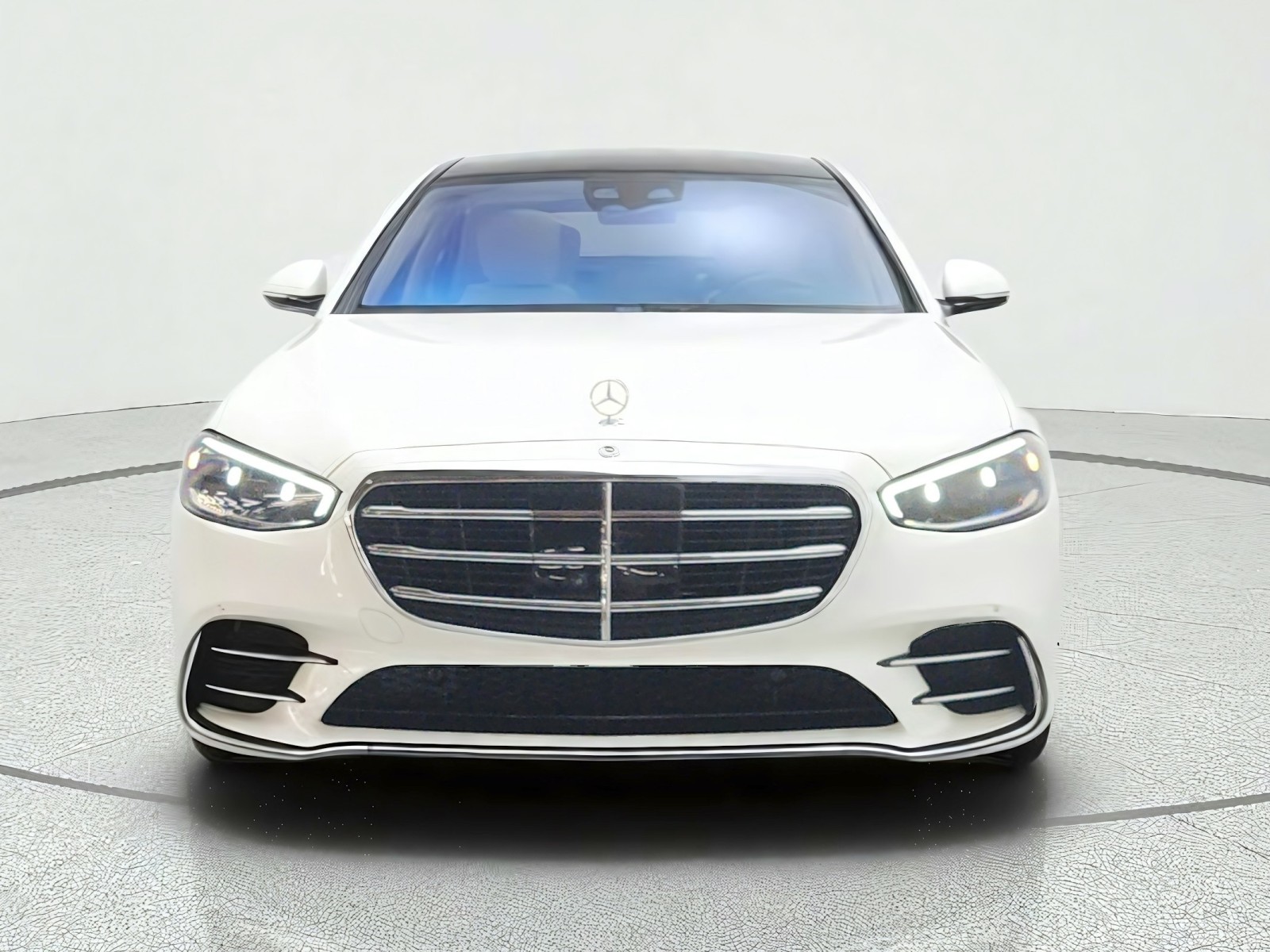 Certified Used 2023 MANUFAKTUR Diamond White Mercedes-Benz S 580 4MATIC® Sedan image 2
