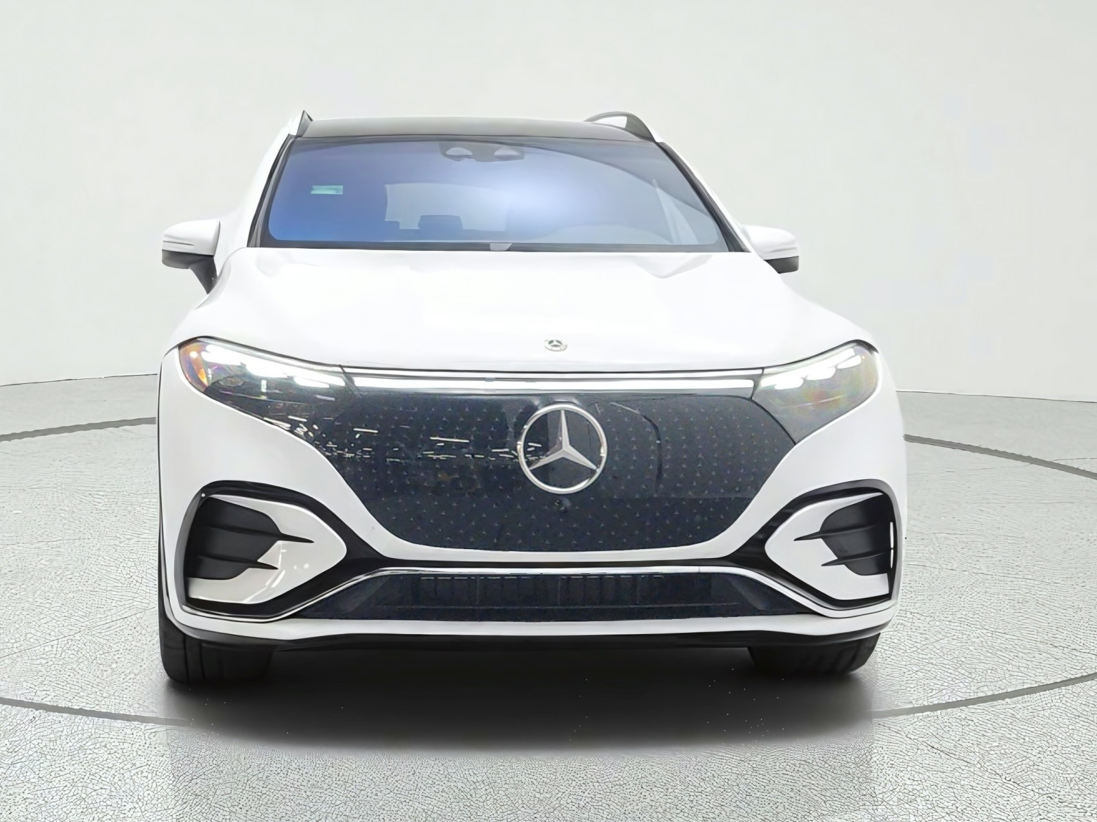 New 2026 MANUFAKTUR Moonlight White Metallic Mercedes-Benz EQS 550 4MATIC® SUV image 2
