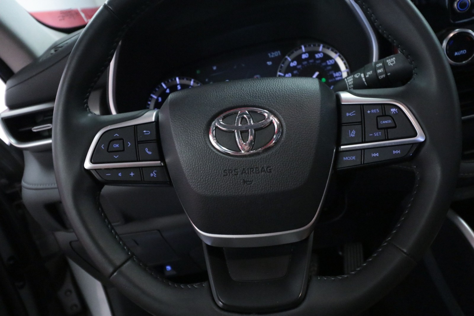 Used Car 2022 Toyota Highlander  Xle For Sale Under $35,000 In Austin, Texas