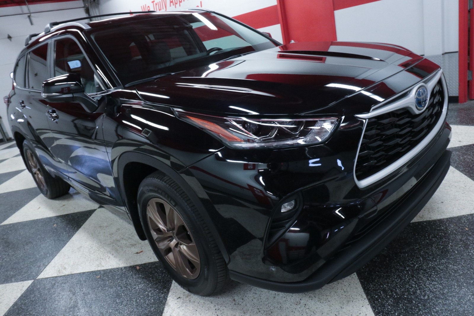 Used Car 2023 Toyota Highlander  Hybrid Bronze Edition For Sale Under $40,000 In Austin, Texas