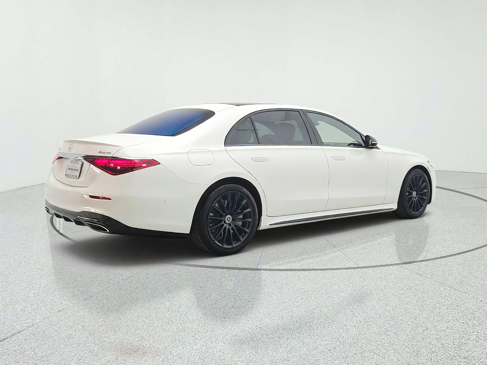 Certified Used 2023 MANUFAKTUR Diamond White Mercedes-Benz S 500 4MATIC® Sedan image 5