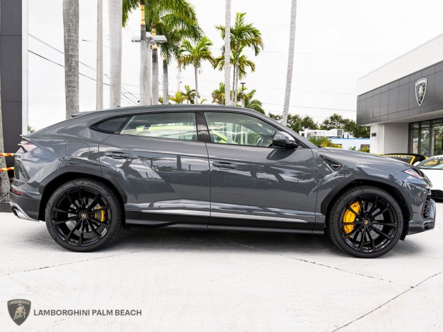 2022 Lamborghini Urus  in , 