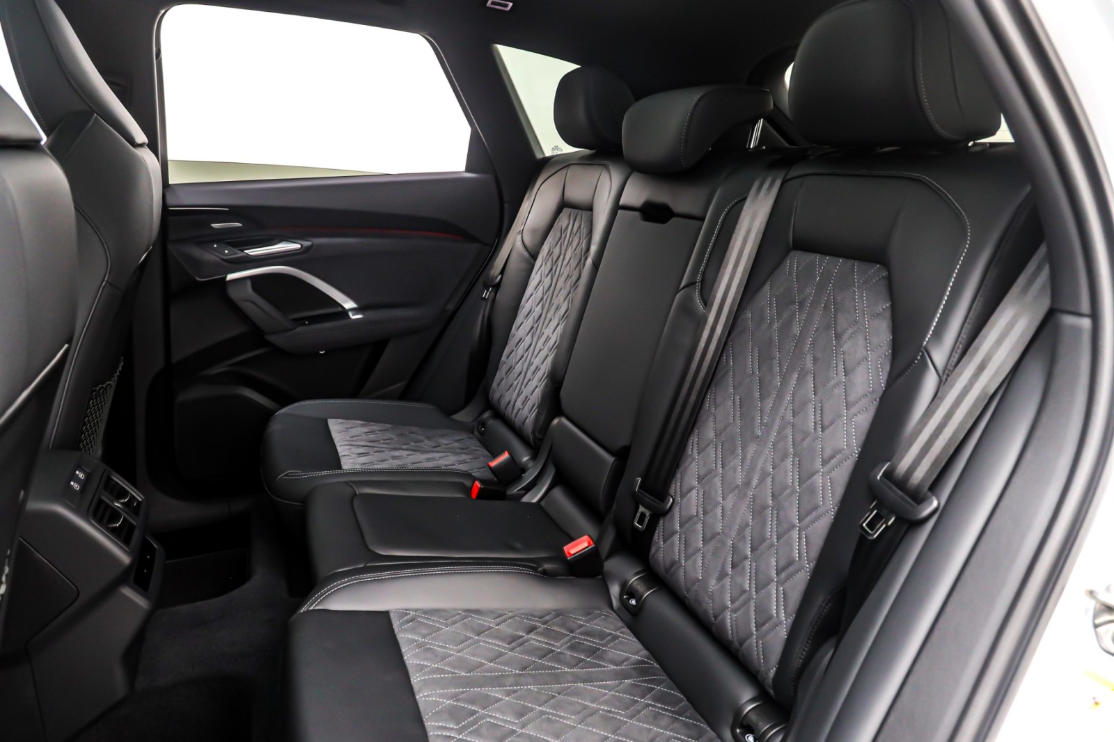 New 2025 Glacier White Metallic Audi Premium Plus 3.0 TFSI quattro image 8