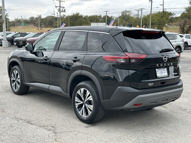 2023 Nissan Rogue SV 4