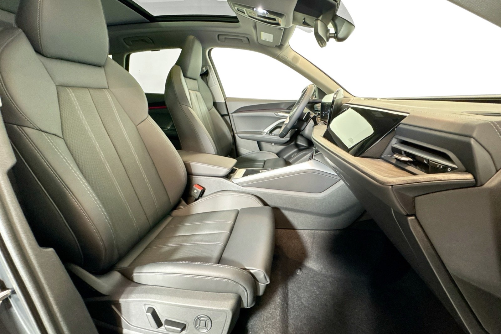 New 2025 Tambora Gray Metallic Audi Premium Plus 2.0 TFSI quattro image 25