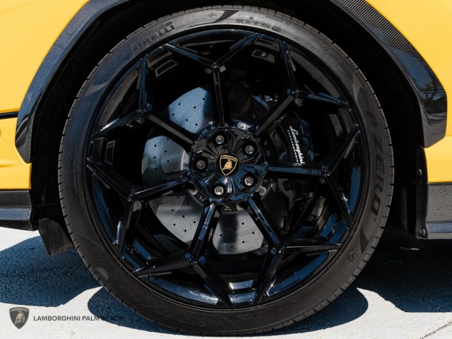 2023 Lamborghini Urus Performante in , 