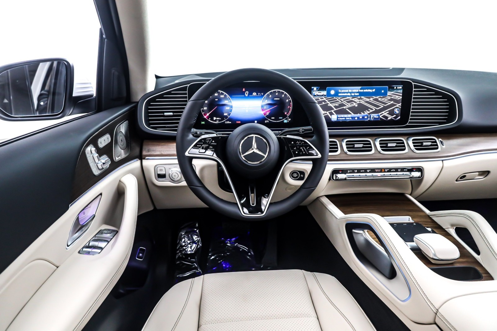 New 2026 MANUFAKTUR Moonlight White Metallic Mercedes-Benz GLE 450 image 4