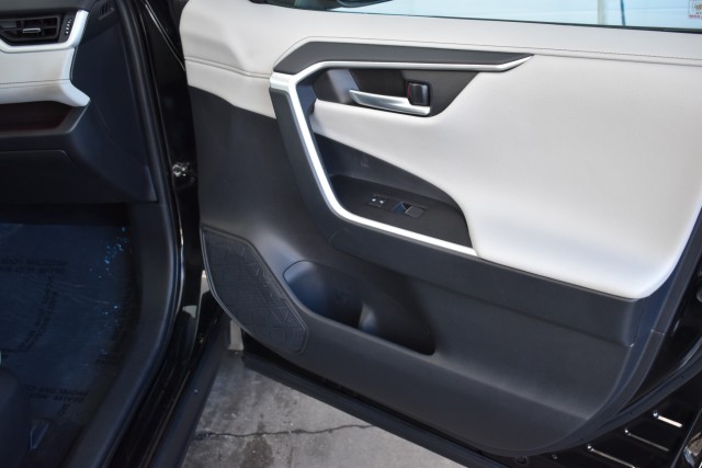2021 Toyota RAV4 One Owner Navi Leather Moonroof Blind Spot Park Assist Lane Departure JBL Sound MSRP $38,774 39