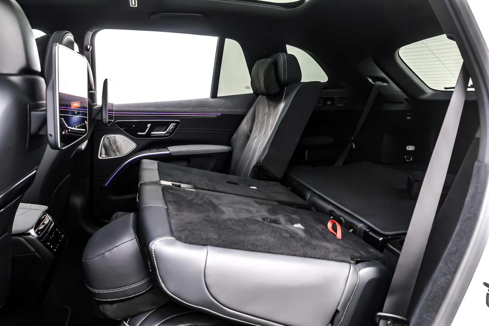 New 2026 MANUFAKTUR Moonlight White Metallic Mercedes-Benz EQS 550 image 8