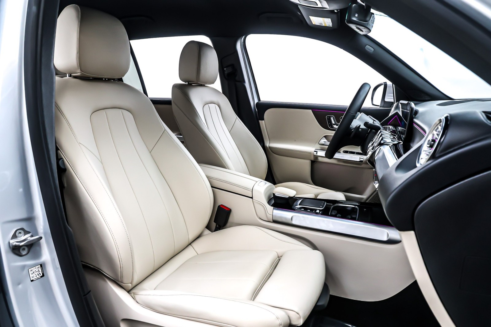 Used 2022 Iridium Silver Metallic Mercedes-Benz GLB 250 SUV image 8