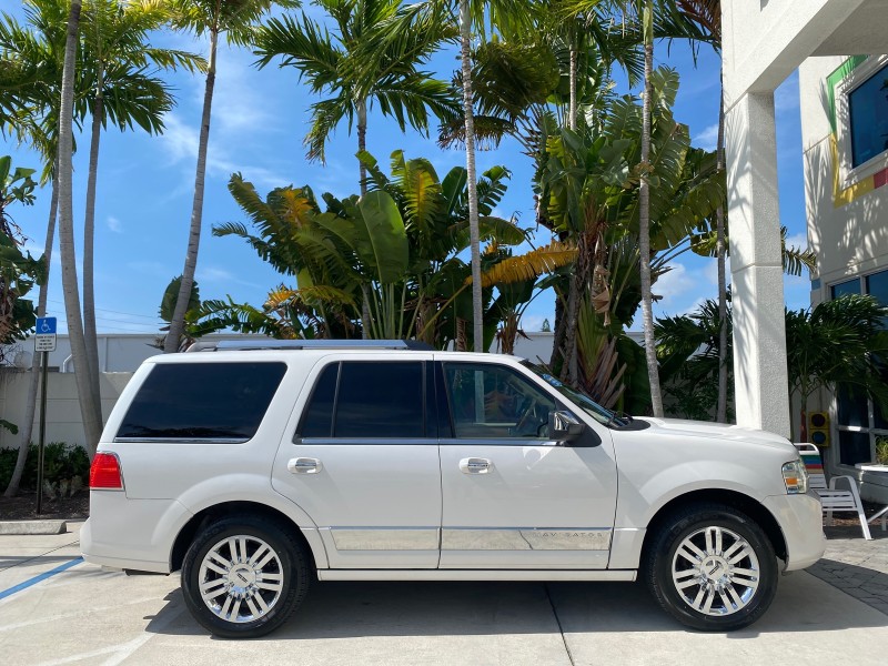 2010 Lincoln Navigator 4WD SUNROOF LOW MILES 31,209 in , 
