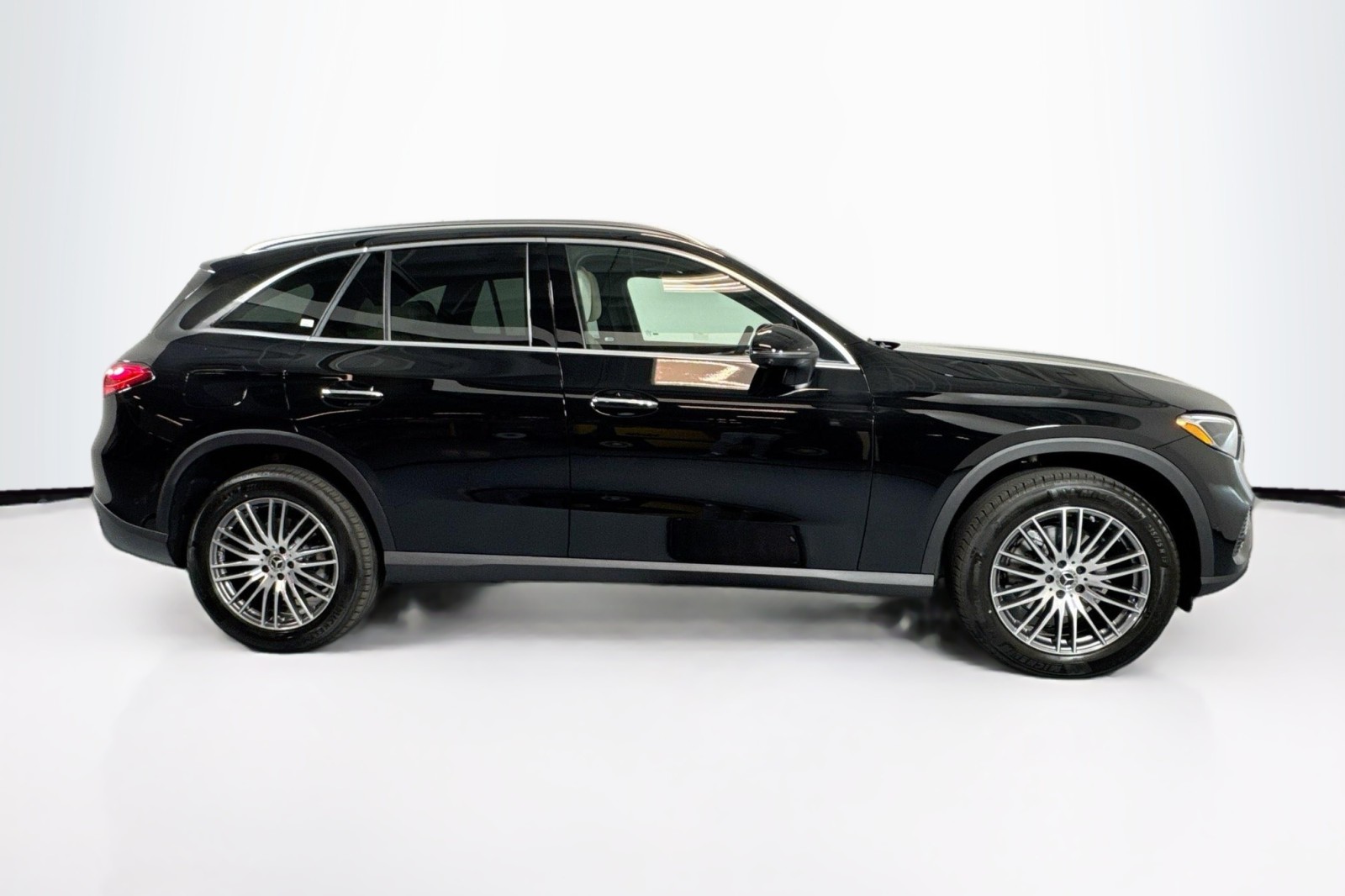 New 2026 Black Mercedes-Benz GLC 300 SUV image 4
