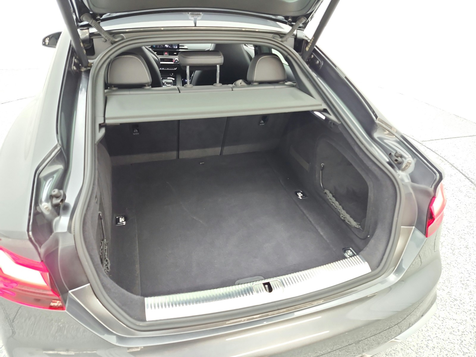 Used 2023 Daytona Gray Pearl Effect Audi Premium Plus 3.0 TFSI quattro image 22