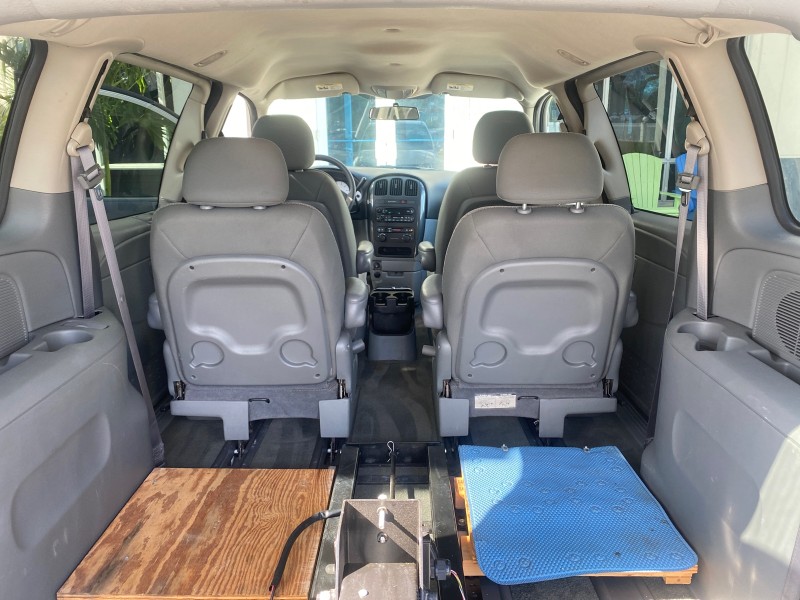 2006 Dodge Caravan SXT LOW MILES 28,367 1 OWNER HANDICAP LIFT in , 