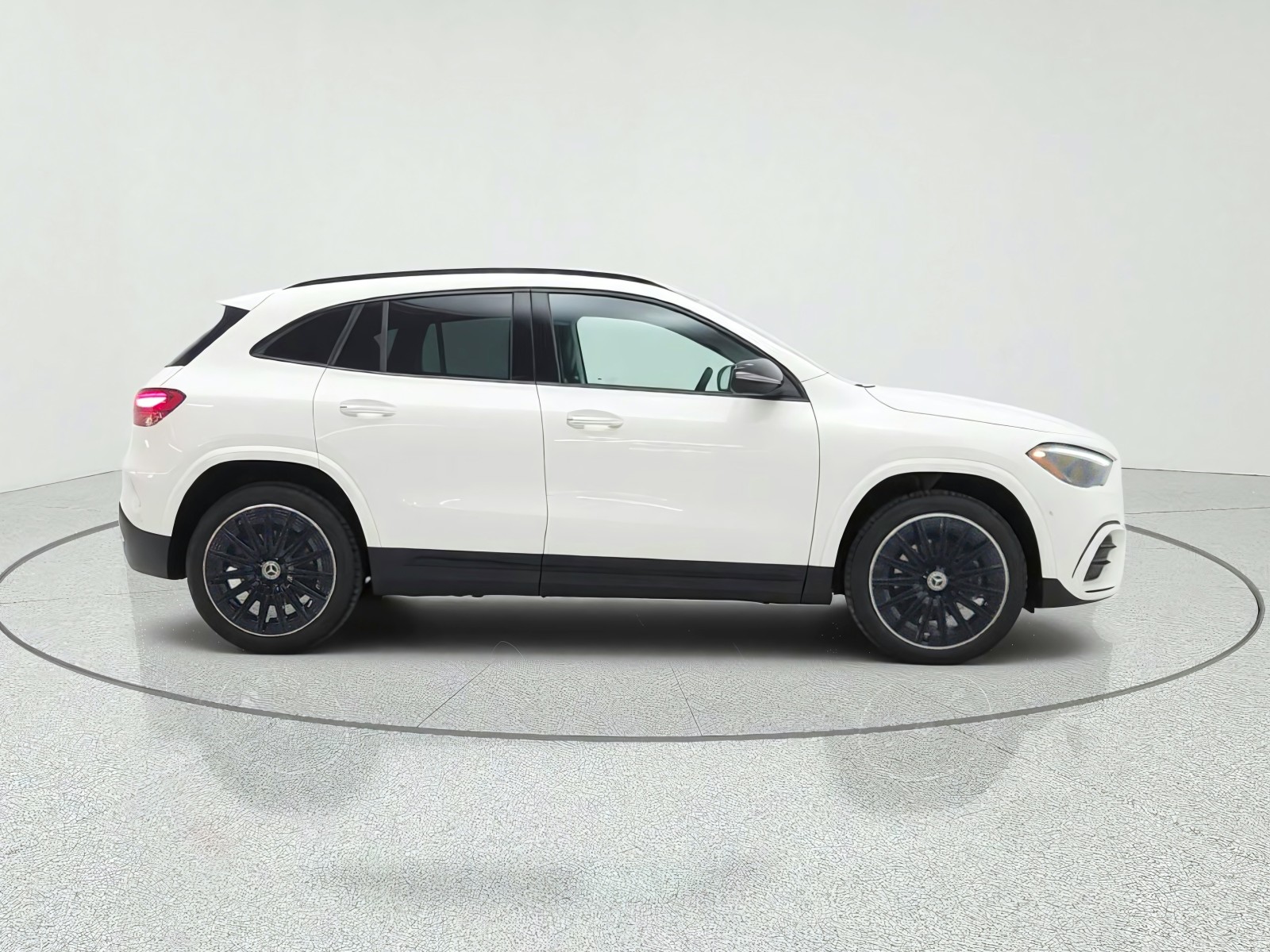 New 2026 Polar White Mercedes-Benz GLA 250 SUV image 4