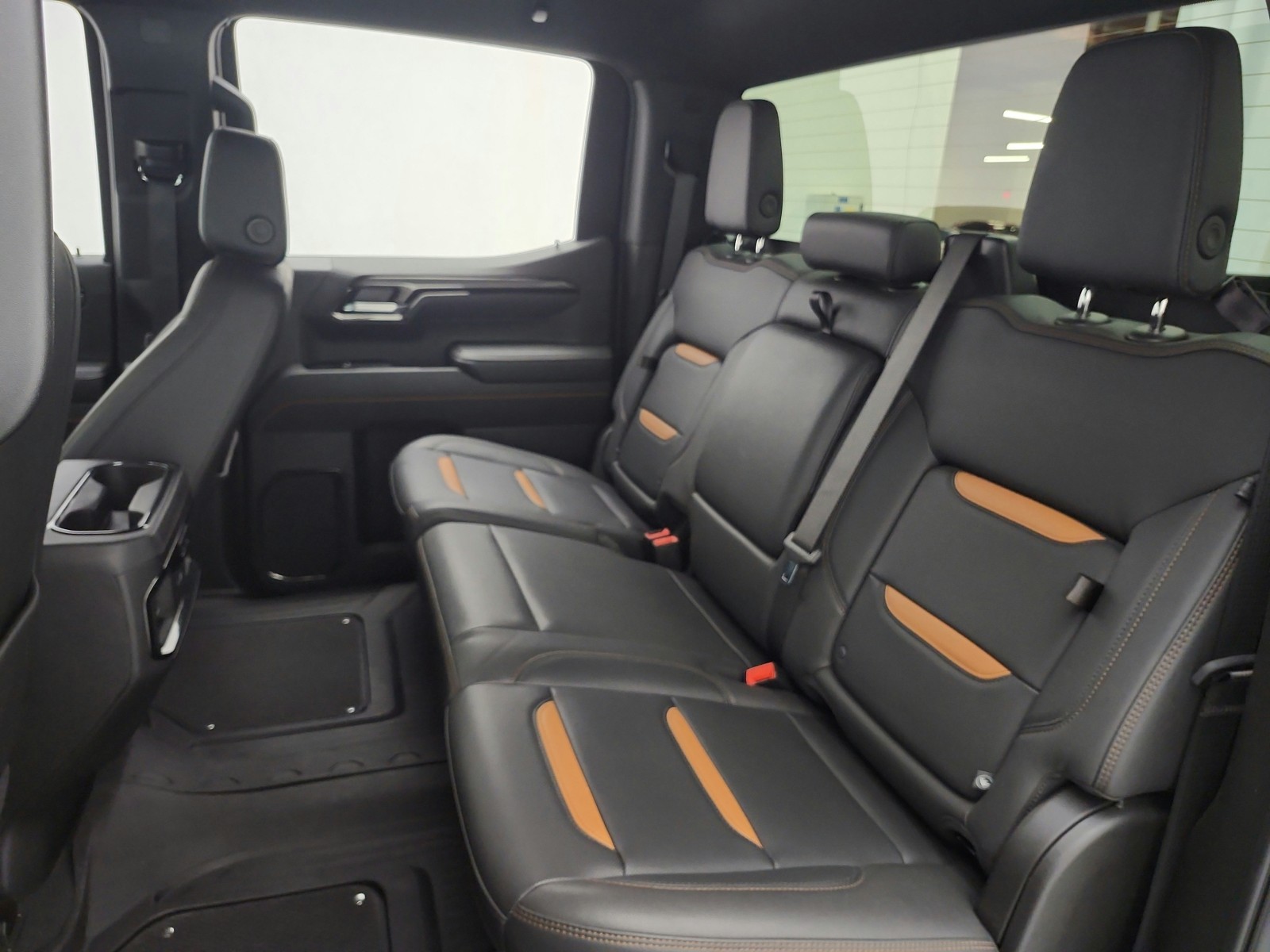 Used 2025 Onyx Black GMC 4WD Crew Cab 147 AT4 image 15