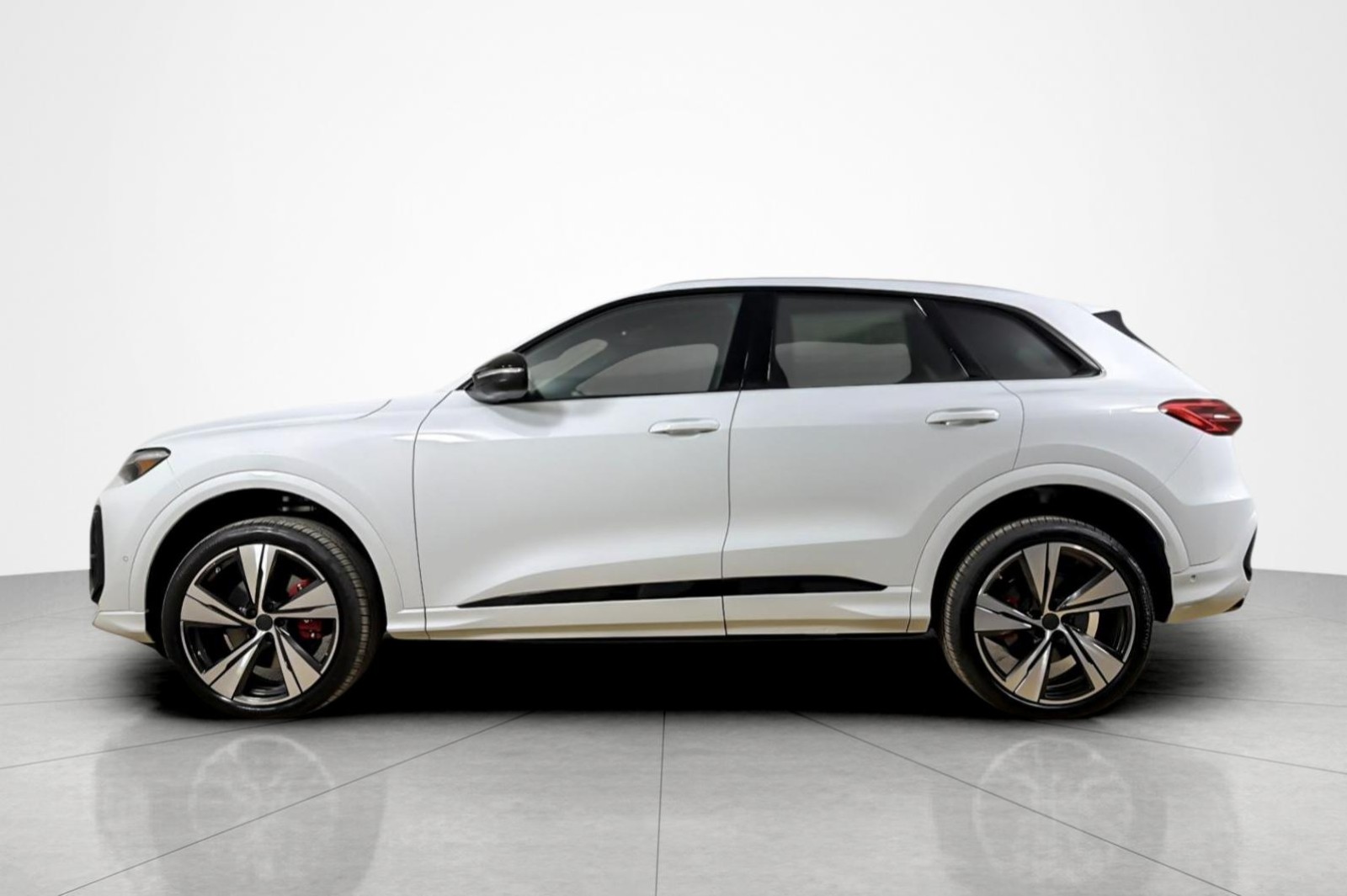 New 2026 Glacier White Metallic Audi Premium Plus 3.0 TFSI quattro image 2
