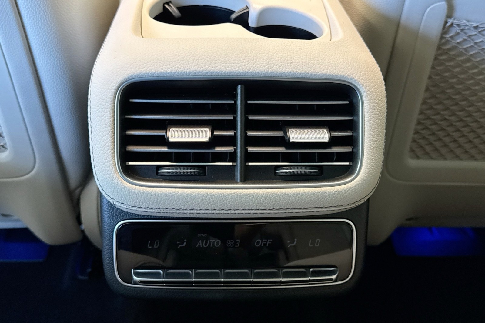 New 2026 MANUFAKTUR Moonlight White Metallic Mercedes-Benz GLS 450 4MATIC® SUV image 23