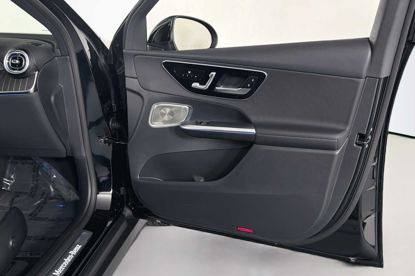 New 2026 Black Mercedes-Benz GLC 300 SUV image 23