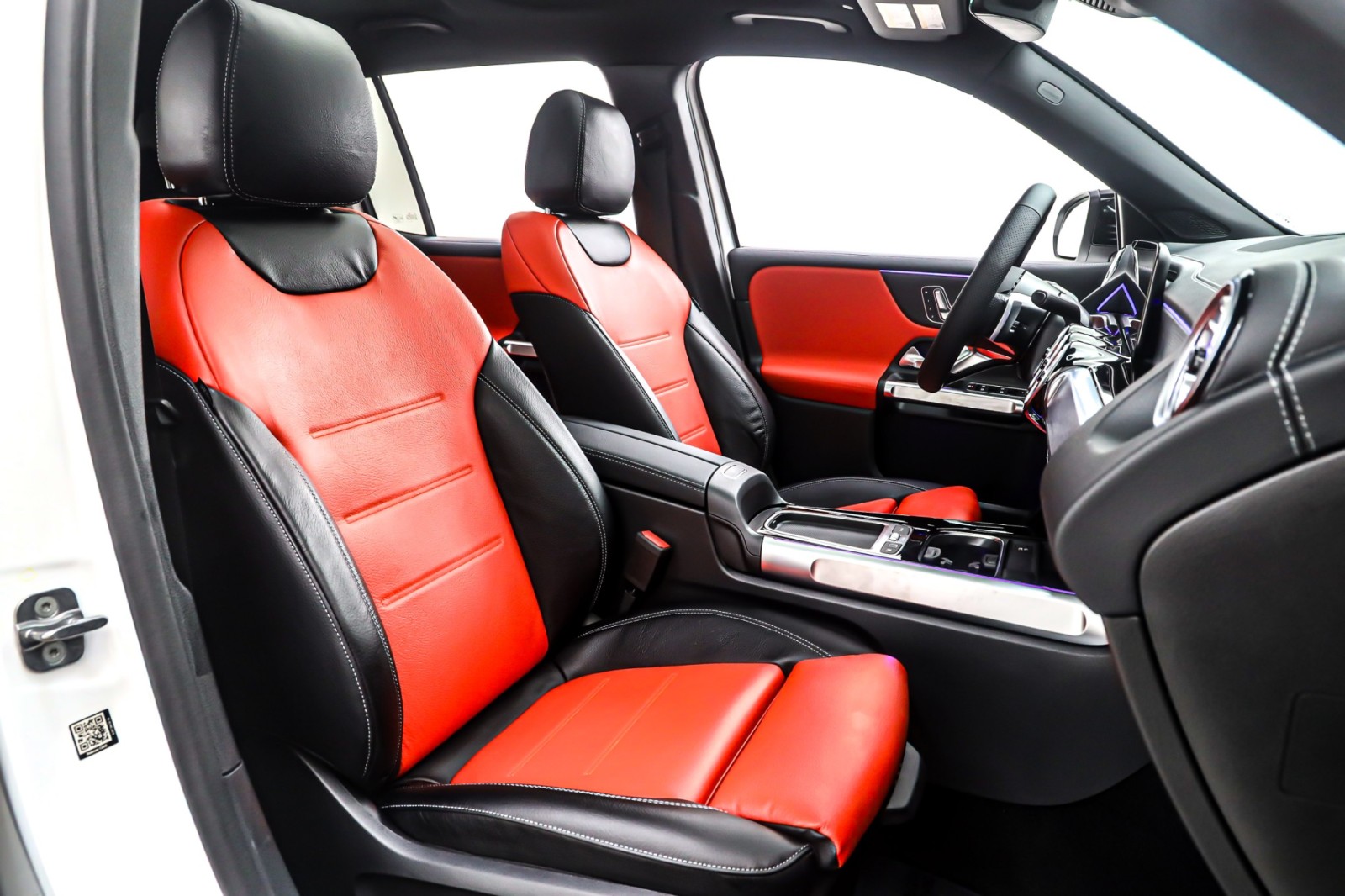 New 2026 Polar White Mercedes-Benz GLB 250 image 7