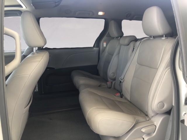 2017 Toyota Sienna XLE Auto Access Seat 13