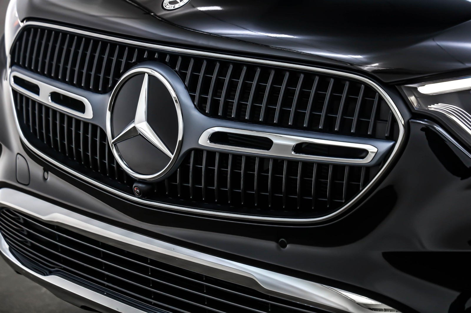 New 2026 Black Mercedes-Benz GLC 300 SUV image 13