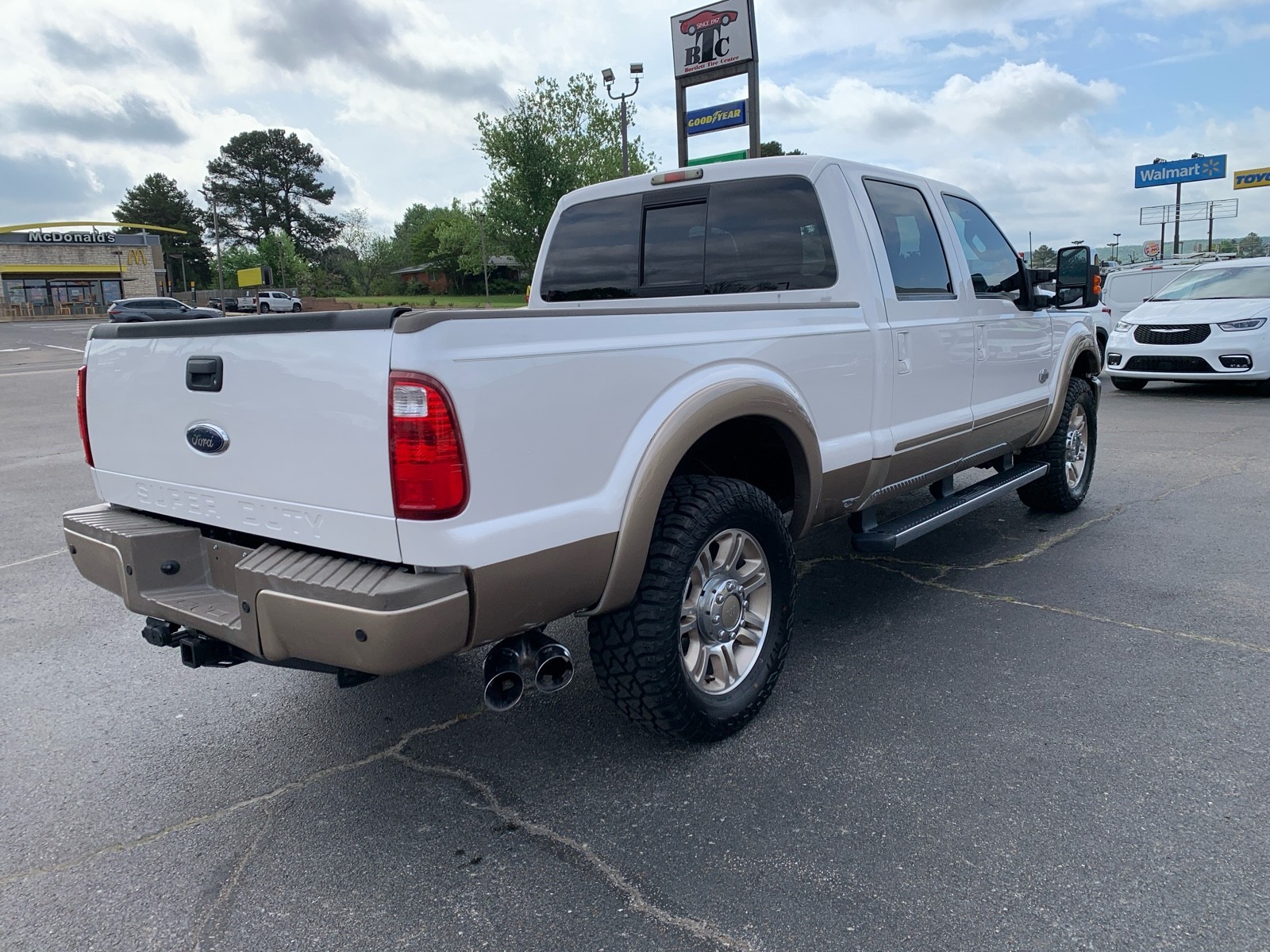 View vehicle photo 3