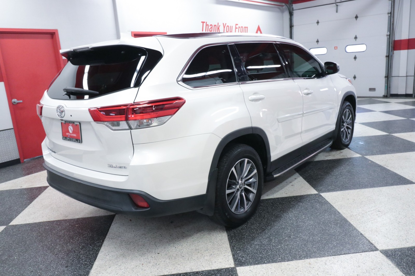 Used Car 2019 Toyota Highlander  Xle For Sale Under $30,000 In Austin, Texas