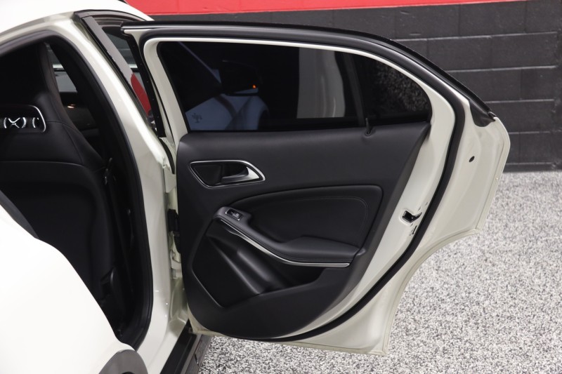 2015 Mercedes-Benz GLA 45 AMG 4MATIC w/Performance Pkgs 4dr Suv in , 