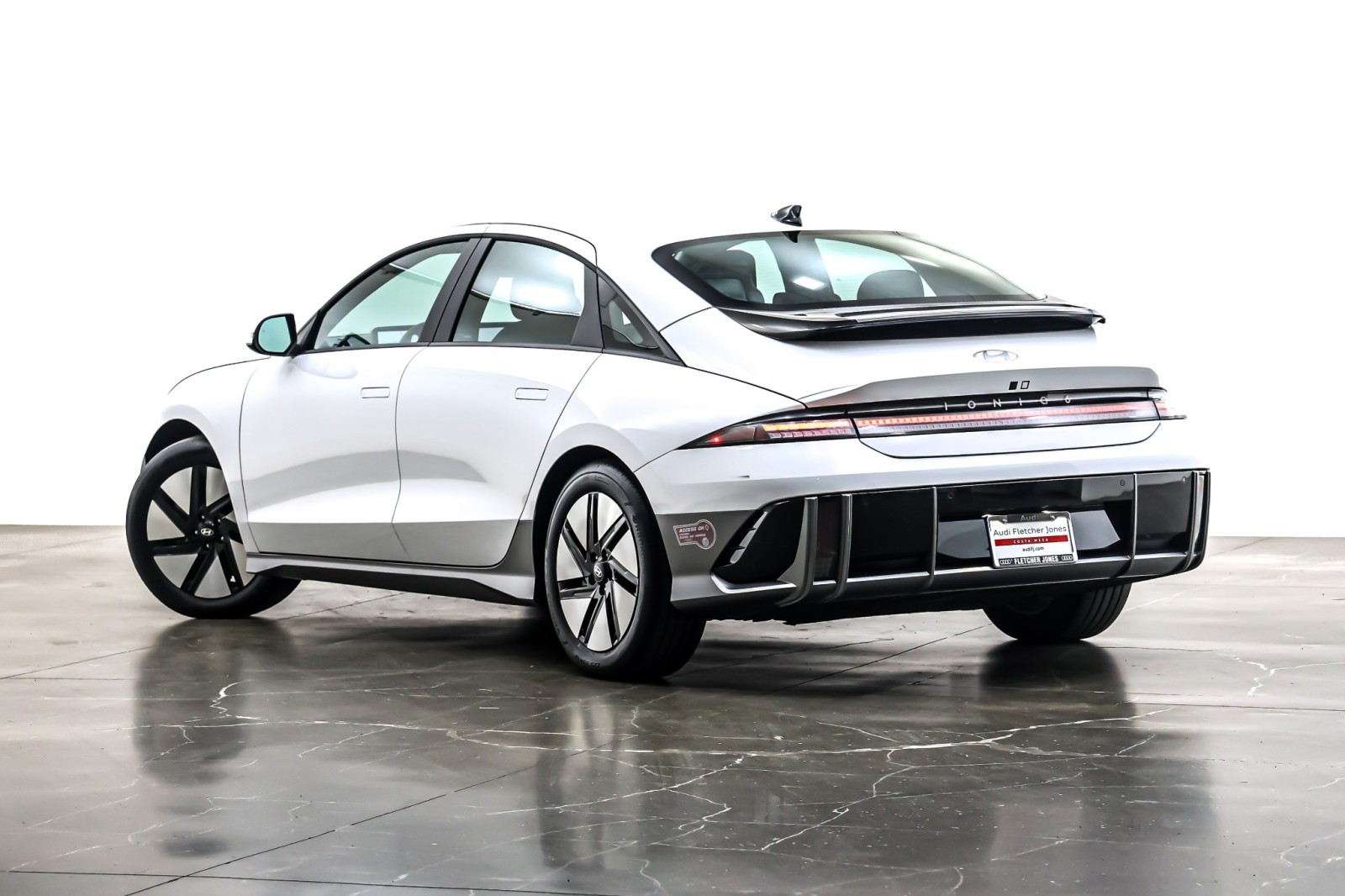 Used 2025 Serenity White Hyundai SE Standard Range RWD image 12