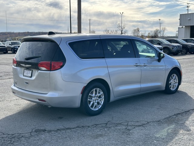 2022 Chrysler Voyager (fleet-only) LX 3