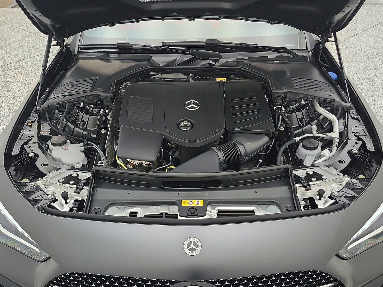 New 2026 MANUFAKTUR Graphite Grey Magno Mercedes-Benz CLE 300 image 11